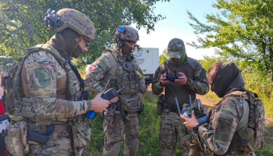 Поліцейське повідомлення із прикметами розшукуваного чоловіка у чорній футболці