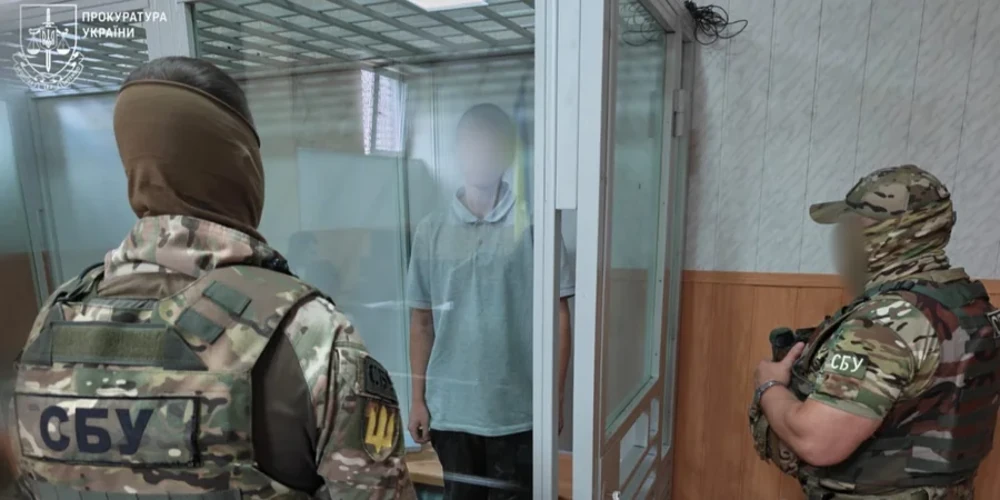 Місце вибуху автомобіля в Одесі та вилучені під час обшуків мобільні телефони і сім-картки затриманих.
