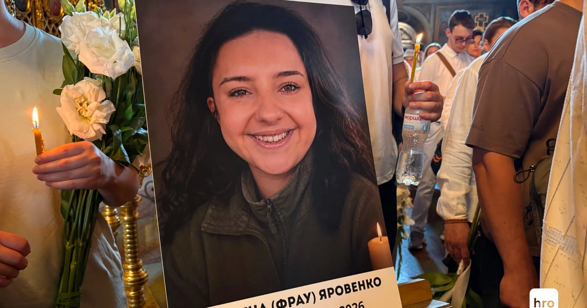 Церемонія прощання з Віталіною Яровенко у Михайлівському соборі та хвилина мовчання на майдані Незалежності у Києві