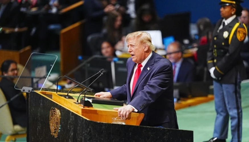 Трибуна Генасамблеї ООН під час промови Дональда Трампа, порожні місця делегацій Ірану та Куби