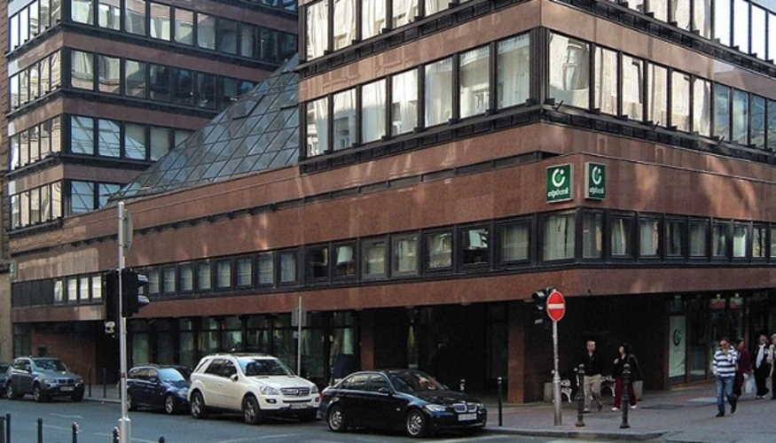 Логотип або офіс OTP Bank