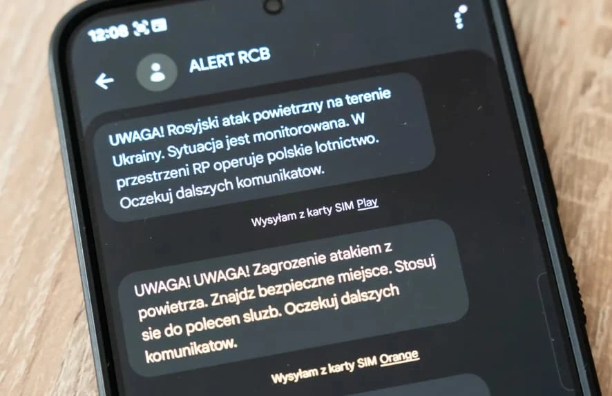 Мапа Польщі з виділеними Люблінським і Любуським воєводствами та позначка повітряної тривоги